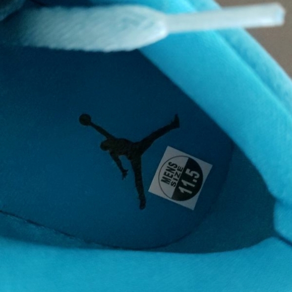 Jordan 1 Low SE - Picture 3 of 4